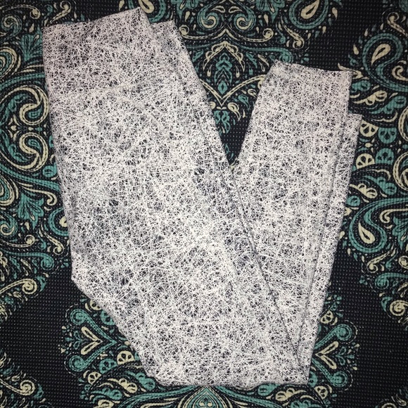 Fabletics Pants - 🔴 Fabletics Leggings Powerhold Legging Cropped